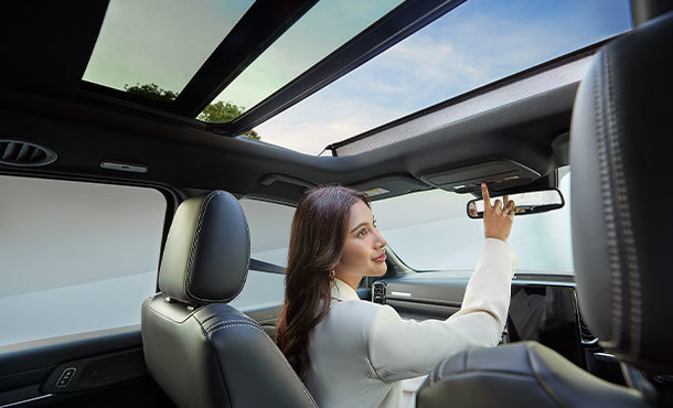 หลังคาสีดำ Panoramic Moonroof